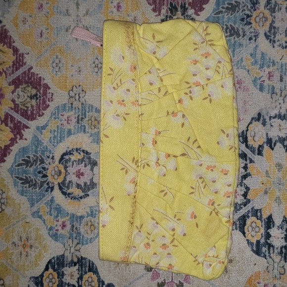 OLD NAVY CLUTCH YELLOEWNWITH WHITE AND PEACH COLORED FLOWERS. - Picture 3 of 4